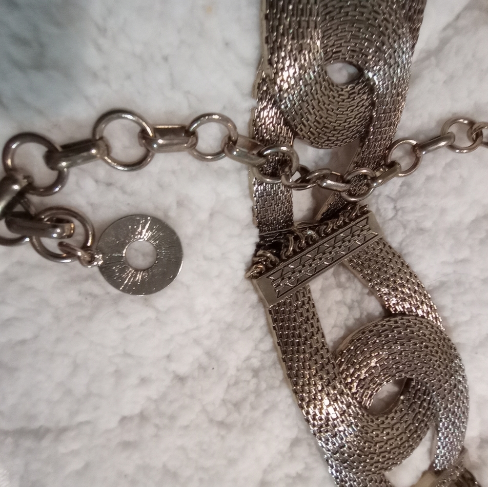 One size fits all metal belt